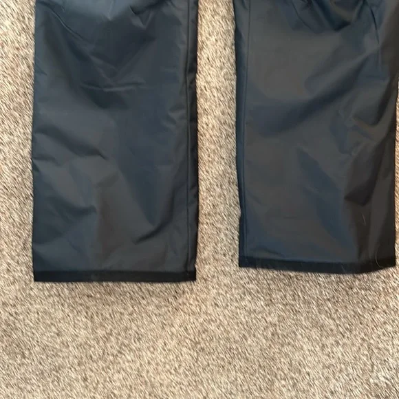 Obermeyer women’s ski pants. - Picture 4 of 11